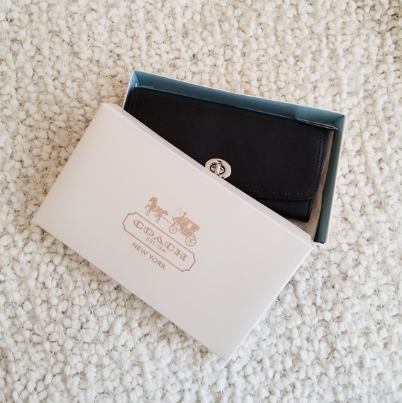 Coach Wallet - Picture 9 of 9